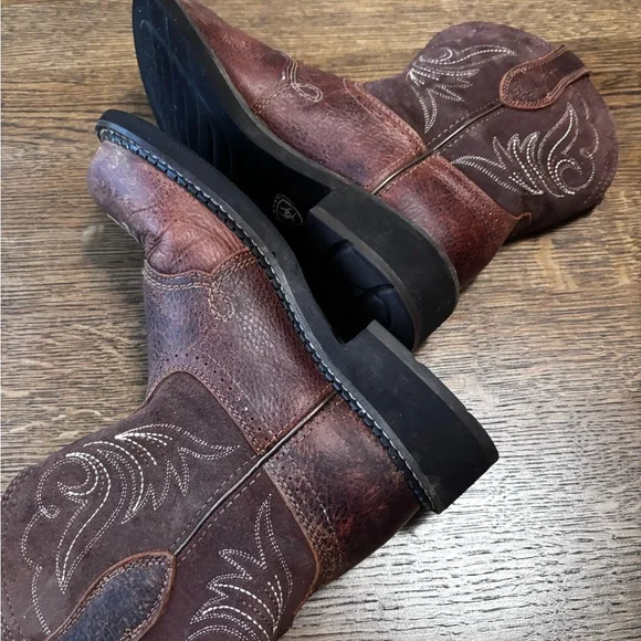 Ariat Women’s Brown Leather Western Boots Size 7B Distressed Cowboy - Picture 4 of 9